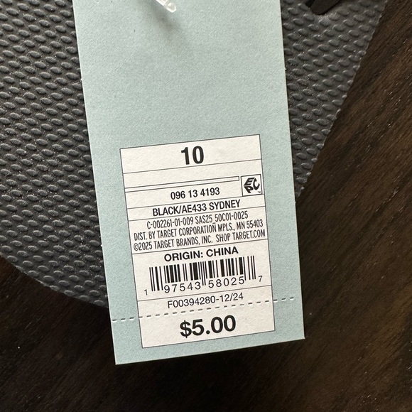 Shade & Shore Black Sandals with Minimalist Design - Picture 2 of 4